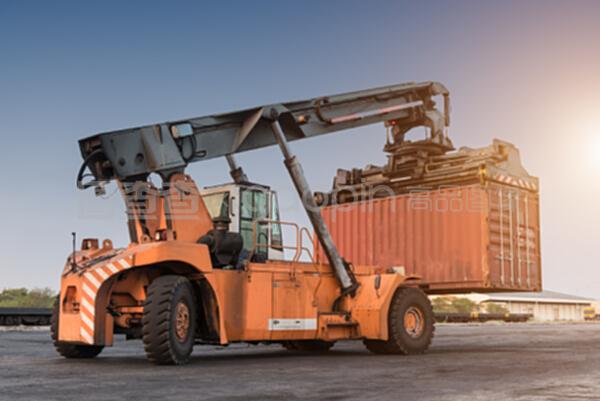 港口货物装卸搬运活动 效率与安全并重的关键环节