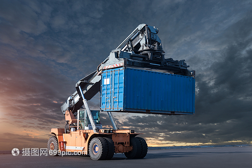 港口货物装卸搬运活动 集装箱装卸的核心作用与流程解析